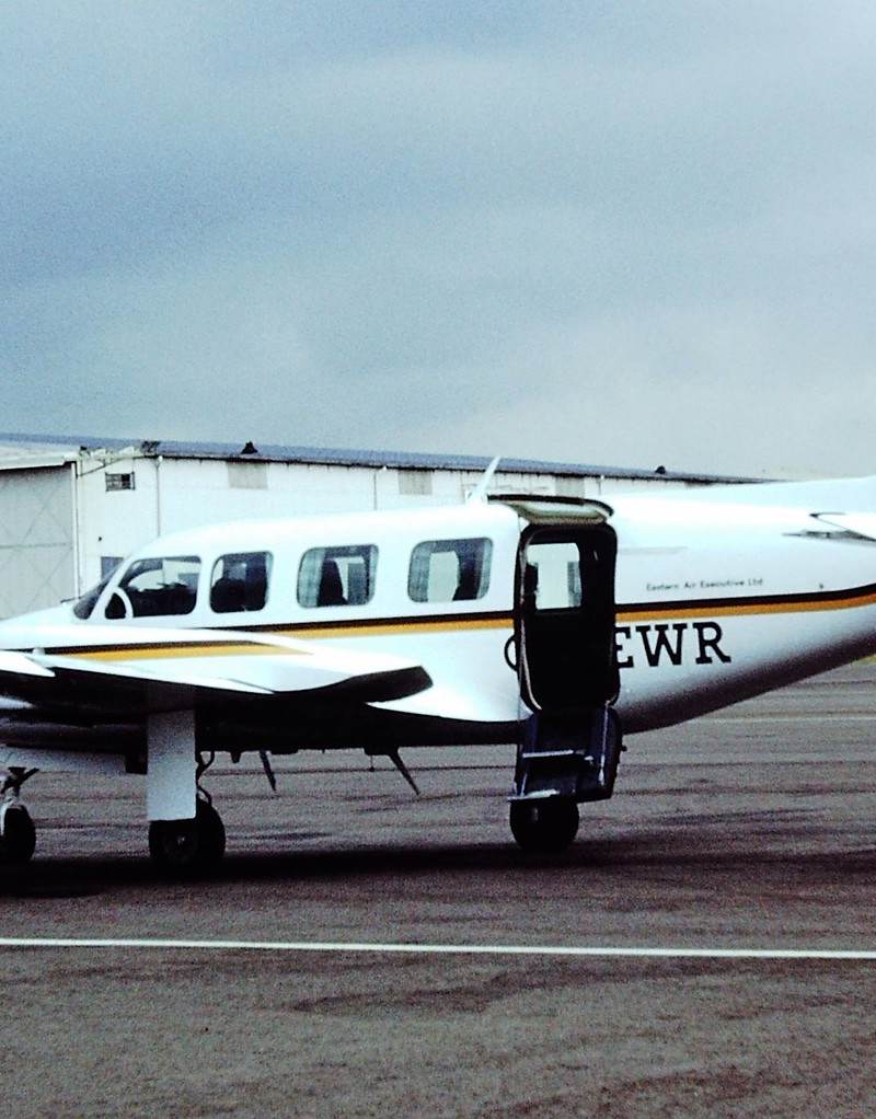 G-NEWR - Twin-engine aircraft