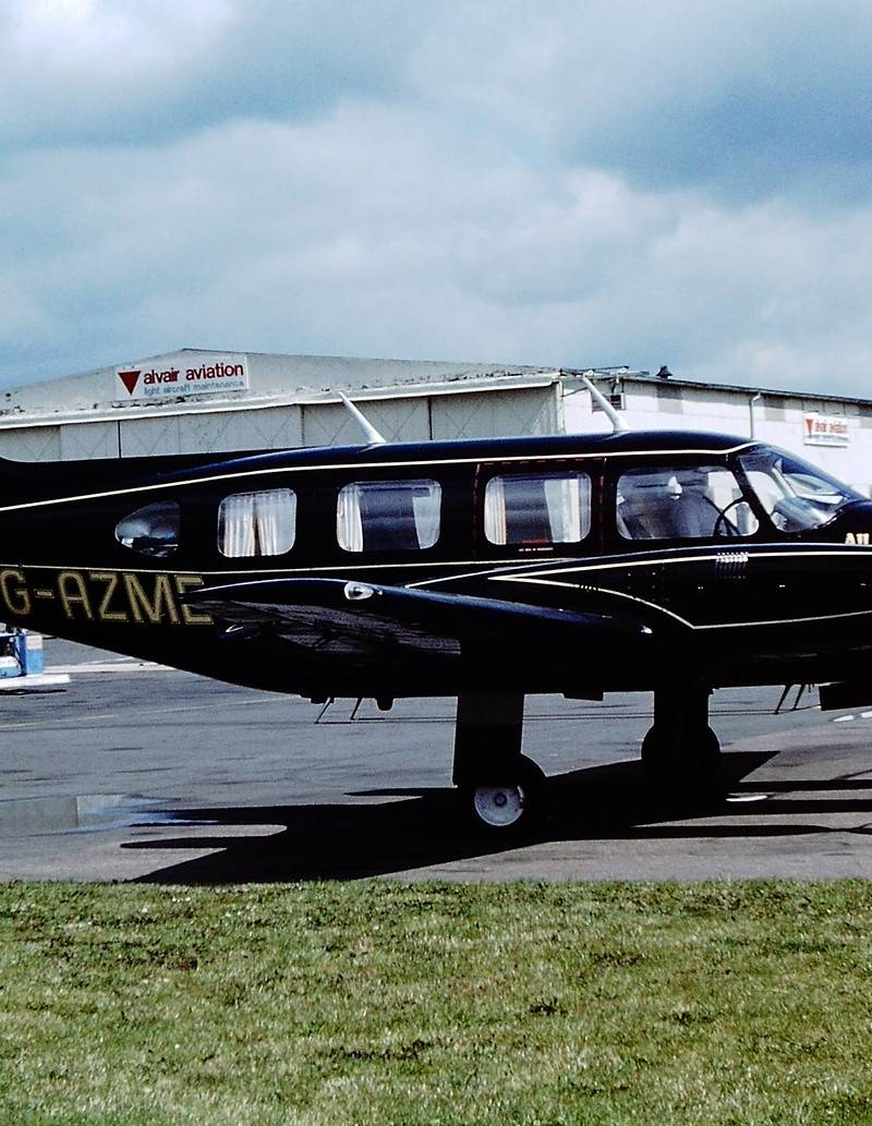 G-AZME - Twin-engine aircraft