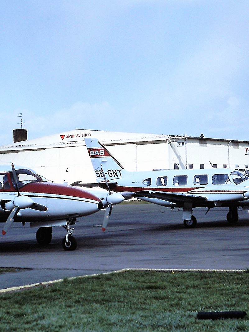 SE-FEE - Twin-engine aircraft