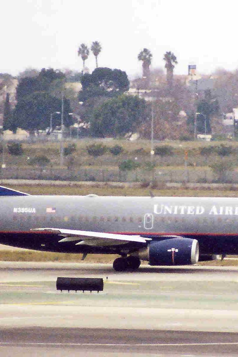 N395UA - Twin-engine aircraft