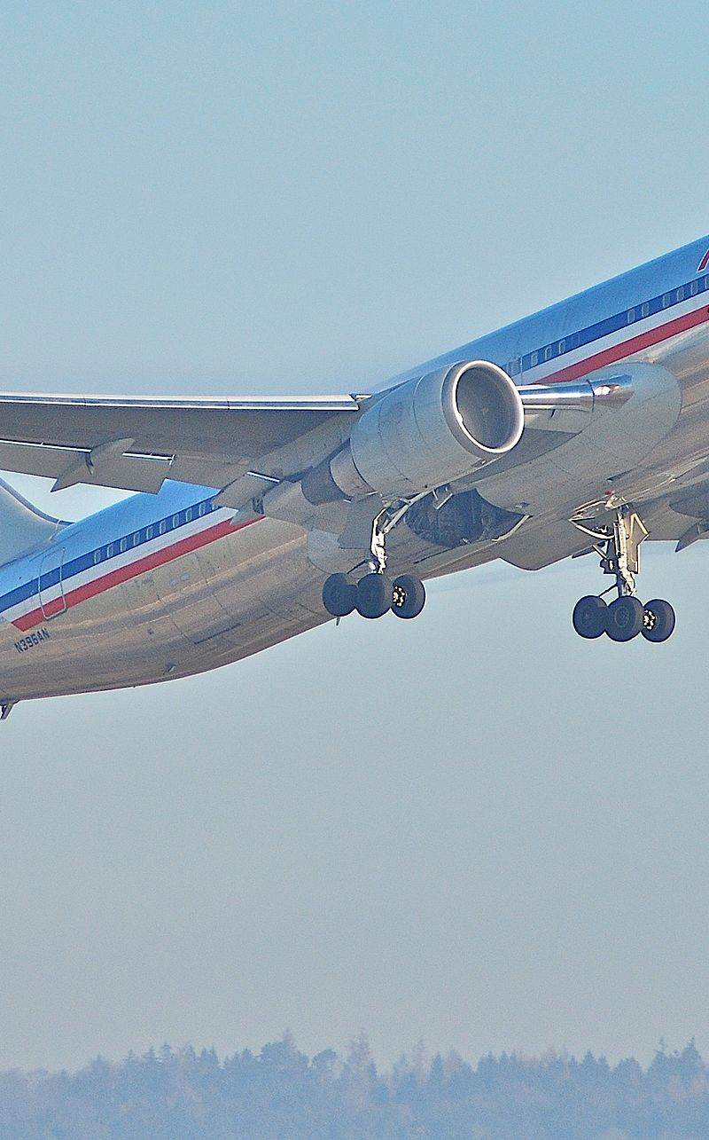 N396AN - Twin-engine aircraft