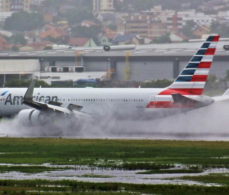 N397AN - Twin-engine aircraft