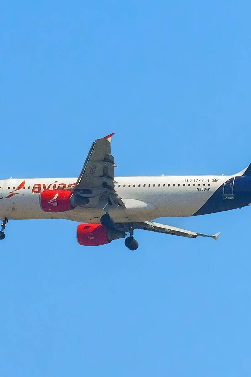 N398AV - Airbus
