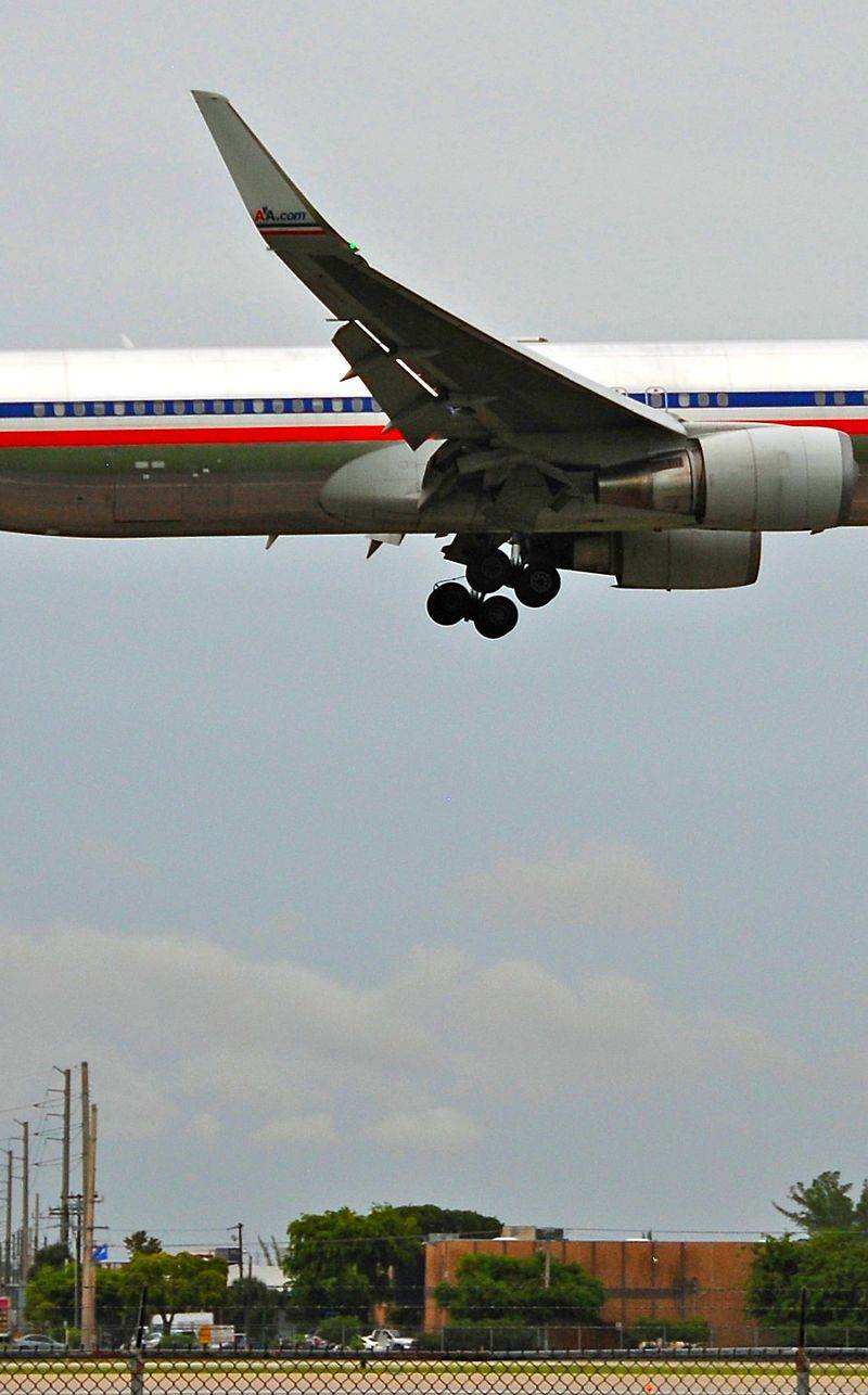 N399AN - Twin-engine aircraft