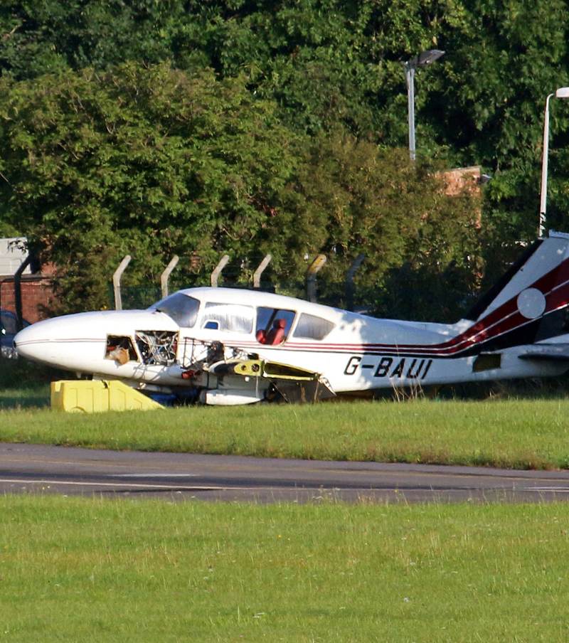 G-BAUI - Twin-engine aircraft