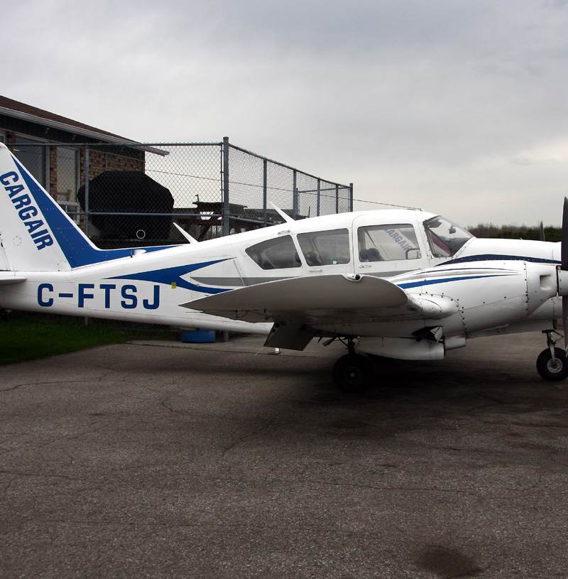 C-FTSJ - Twin-engine aircraft