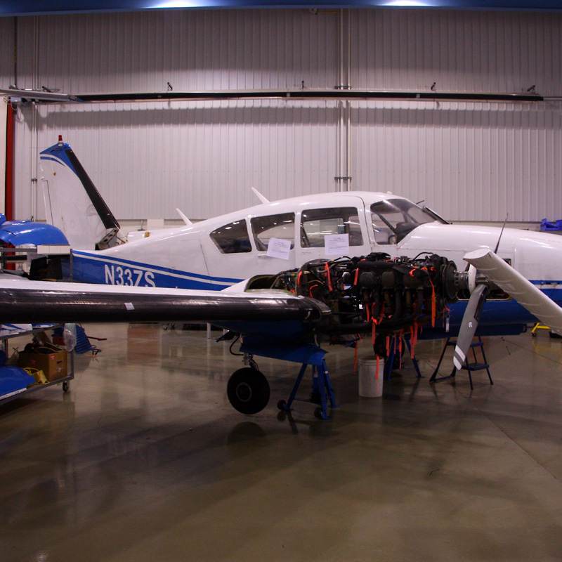 N33ZS - Twin-engine aircraft