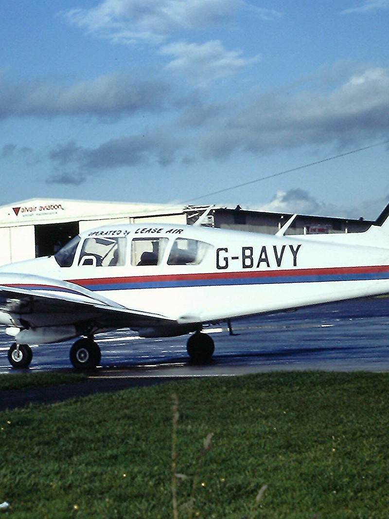 G-BAVY - Twin-engine aircraft