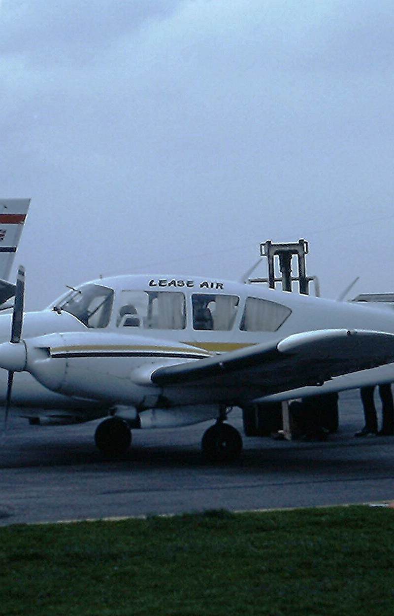 G-BBEW - Twin-engine aircraft