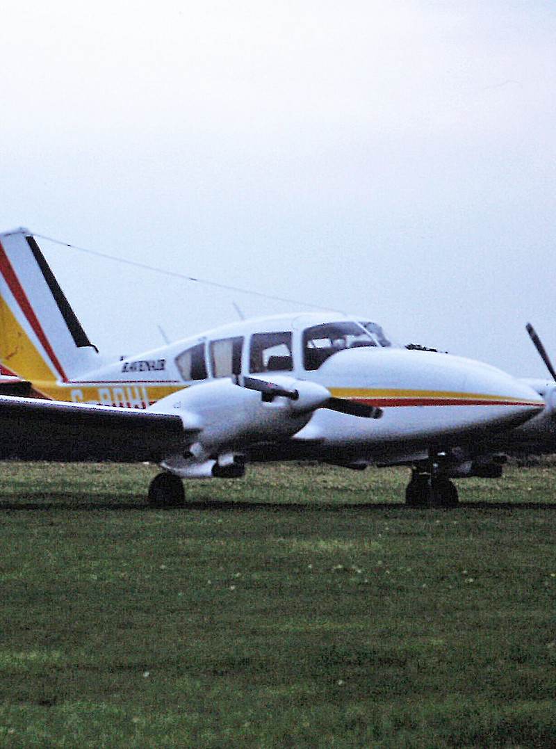 G-BDHL - Twin-engine aircraft