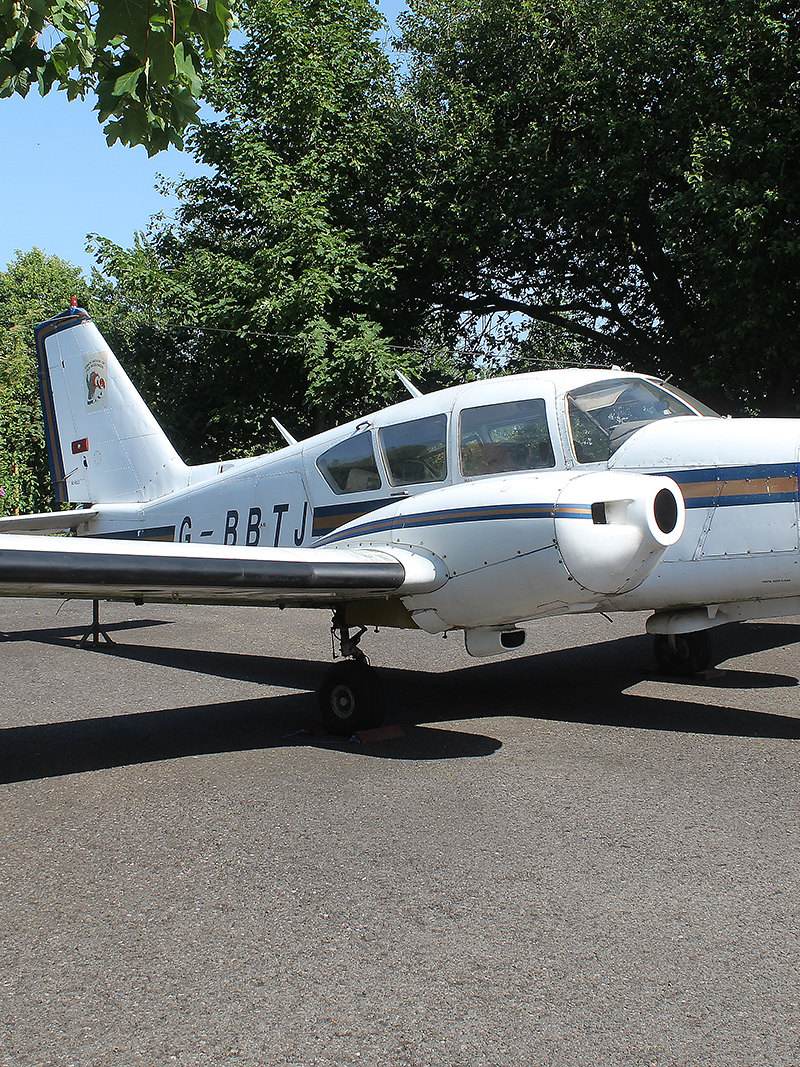 G-BBTJ - Twin-engine aircraft