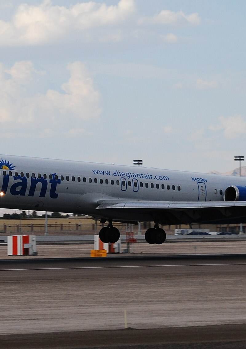 N401NV - Douglas