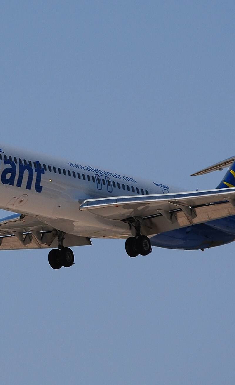 N402NV - Douglas