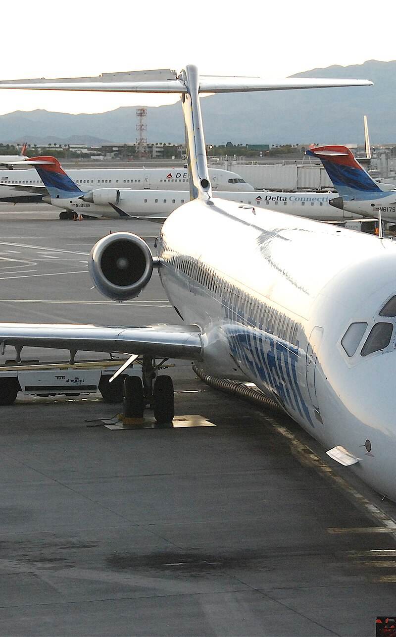 N402NV - Douglas