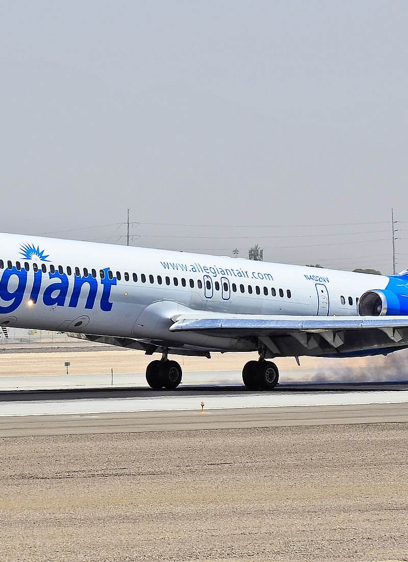 N402NV - Douglas