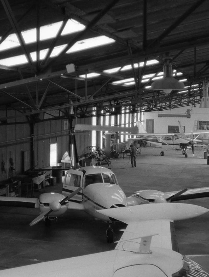 F-BOHS - Twin-engine aircraft