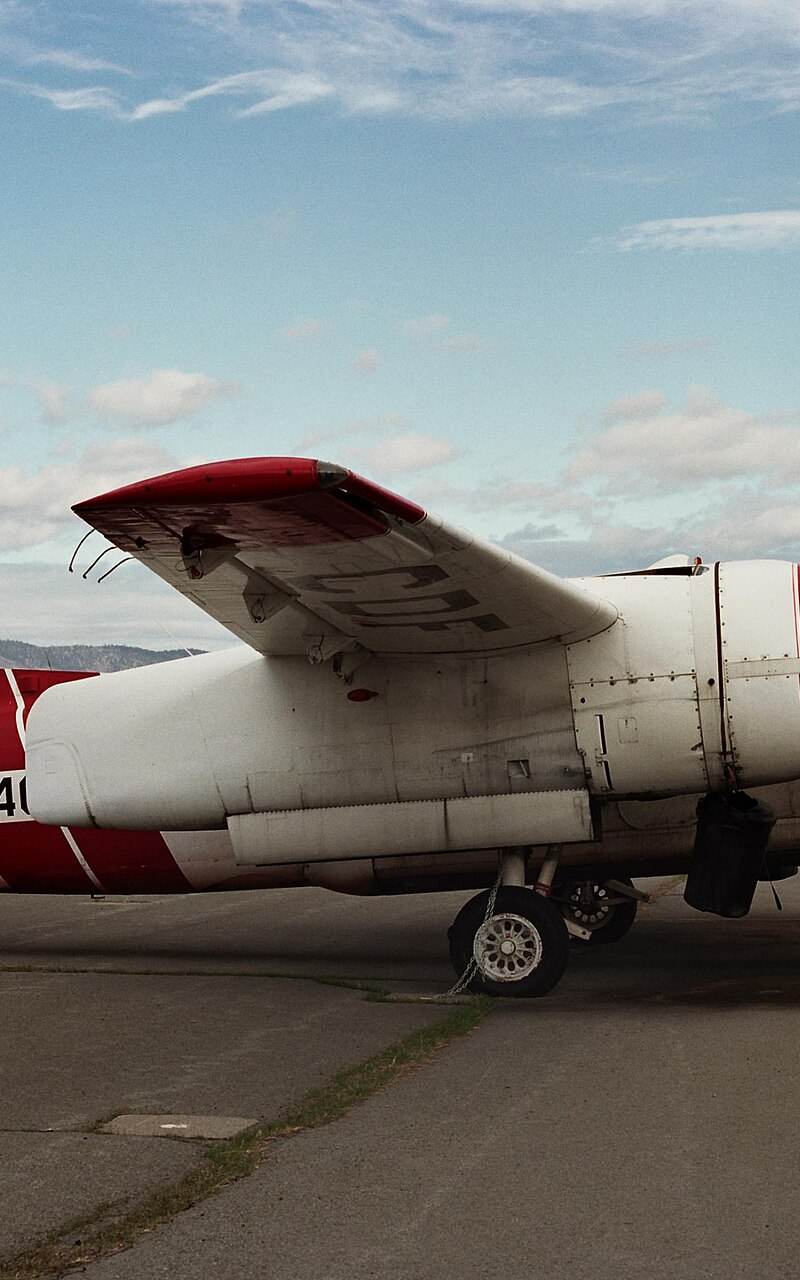 N404DF - Twin-engine aircraft