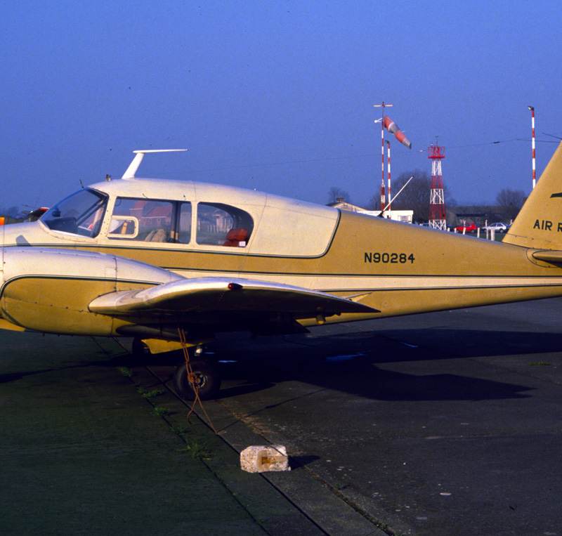 N90284 - Twin-engine aircraft