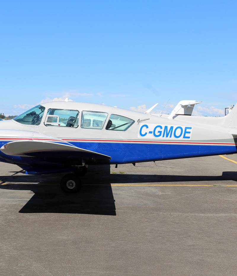 C-GMOE - Twin-engine aircraft