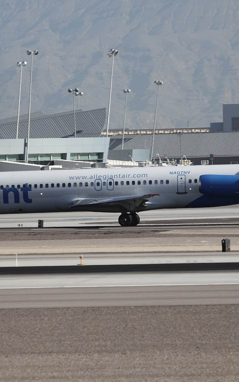 N407NV - Douglas