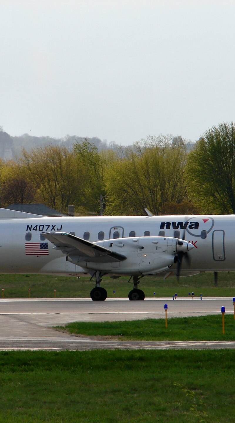 N407XJ - Twin-engine aircraft