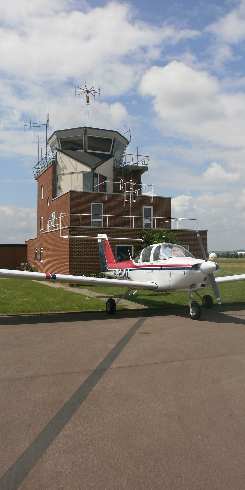 G-BOMZ - Piper