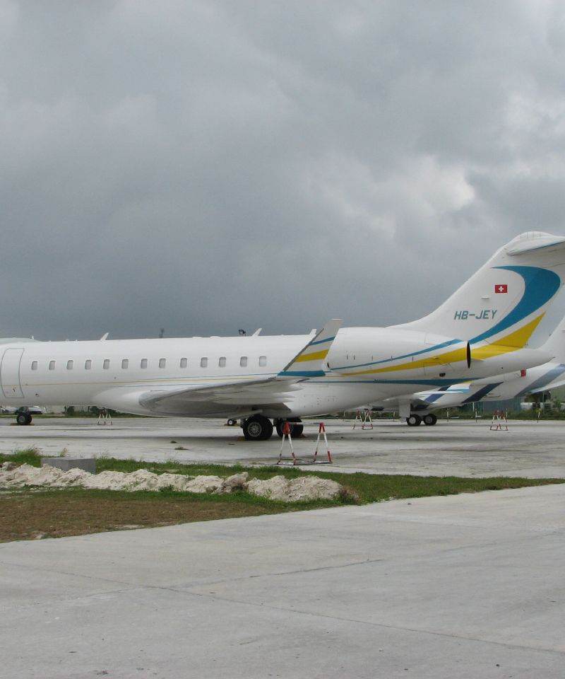 HB-JEY - Business jet