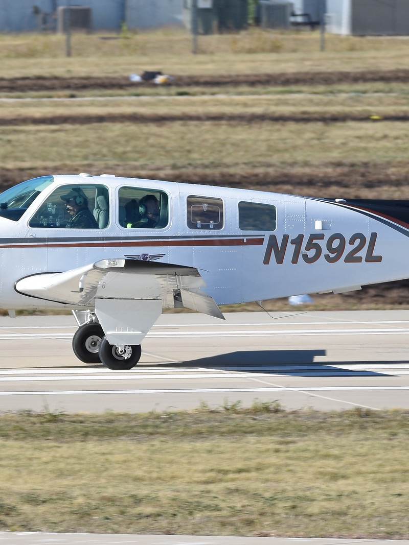 N1592L - Beechcraft