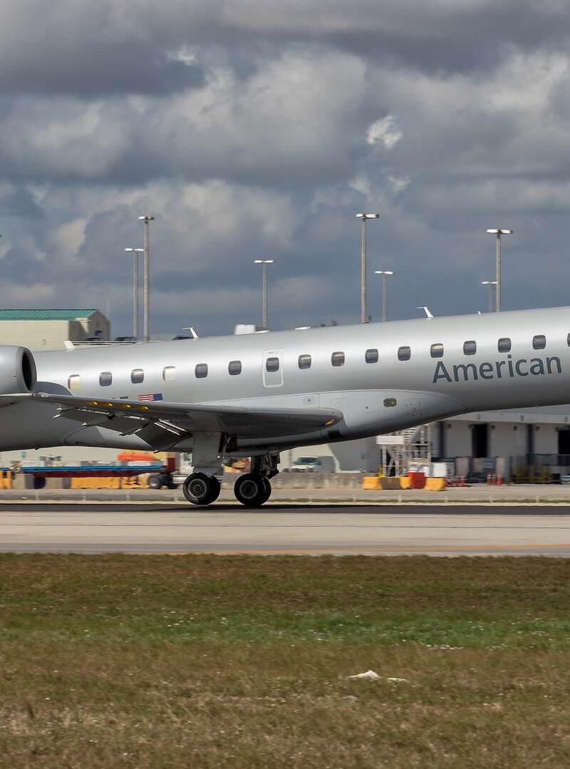 N676AE - Embraer