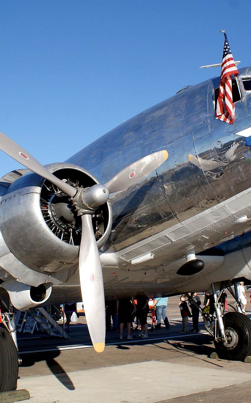 N47HL - Twin-engine aircraft