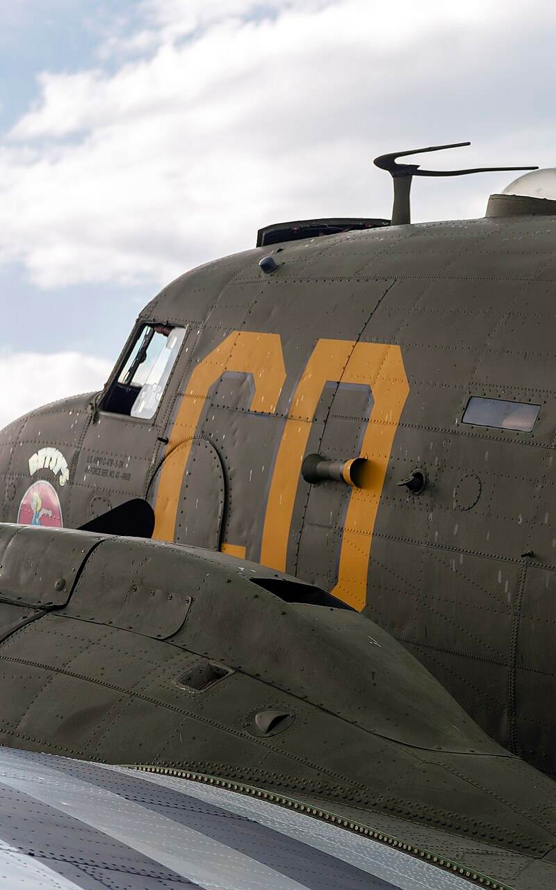 N47SJ - Douglas