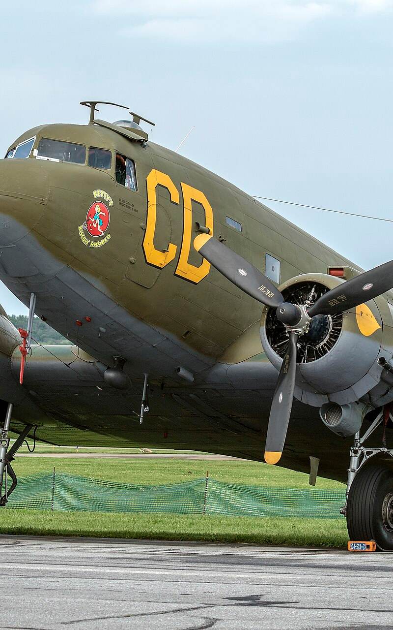 N47SJ - Douglas