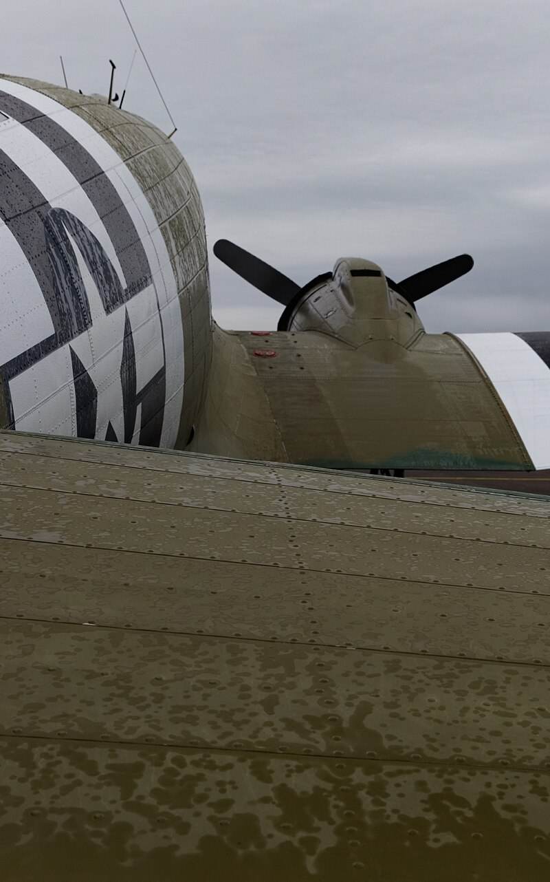 N47SJ - Douglas