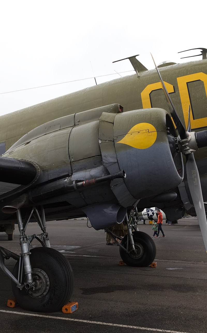 N47SJ - Douglas