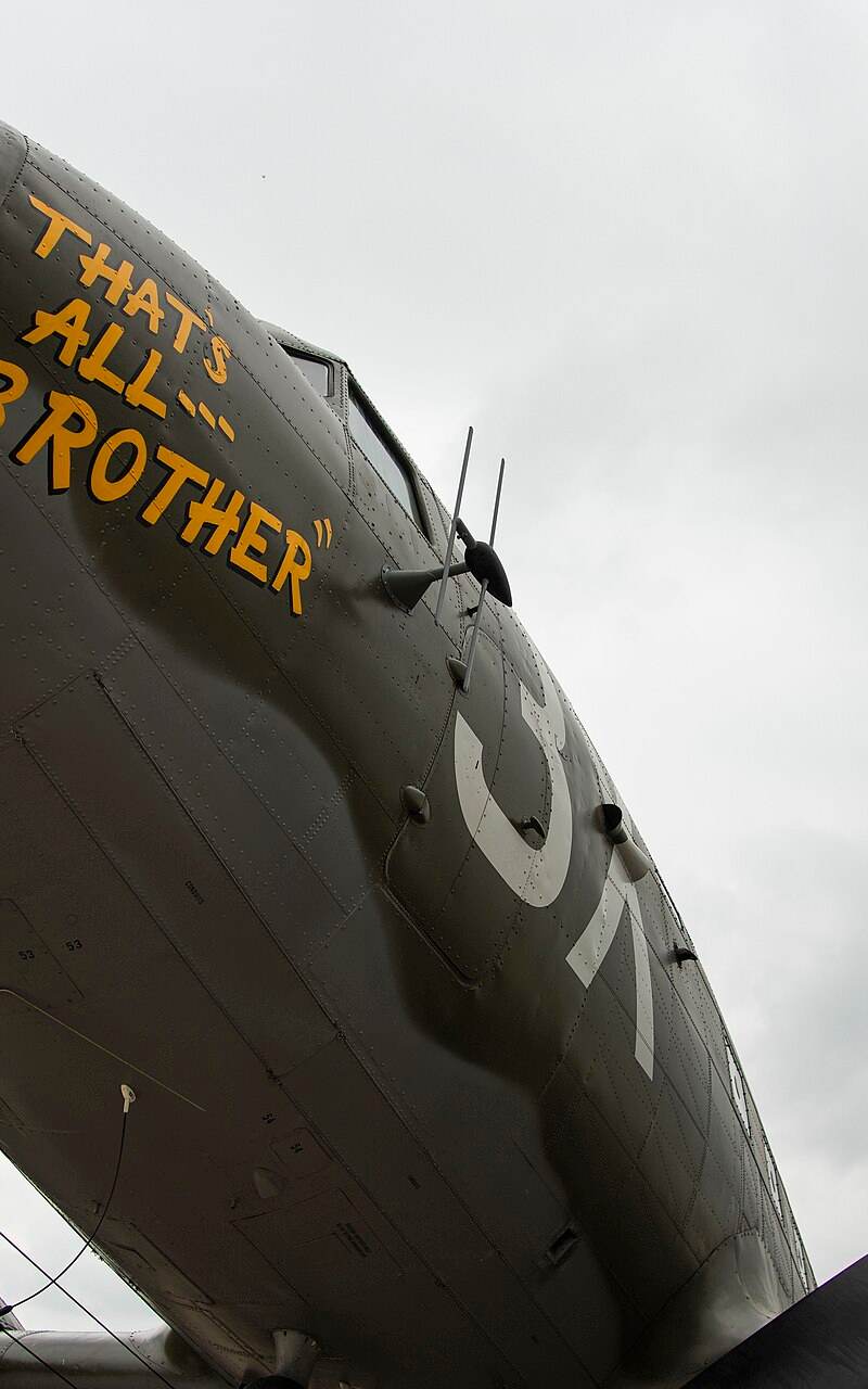N47TB - Twin-engine aircraft