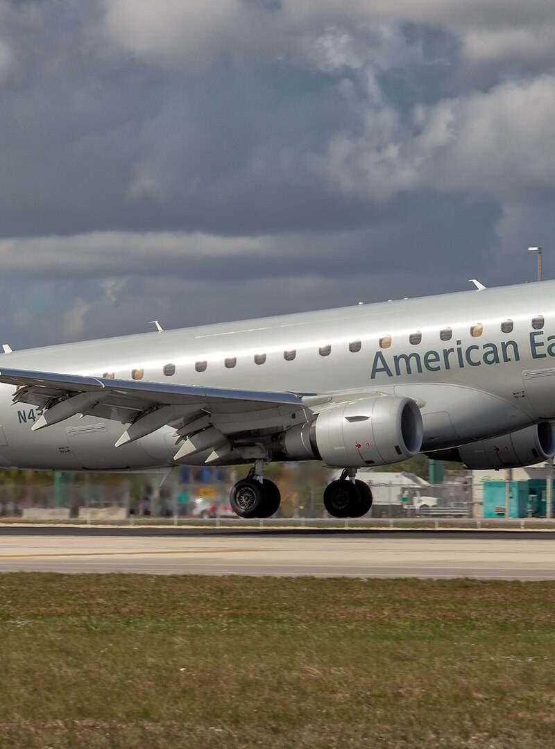 N432YX - Embraer