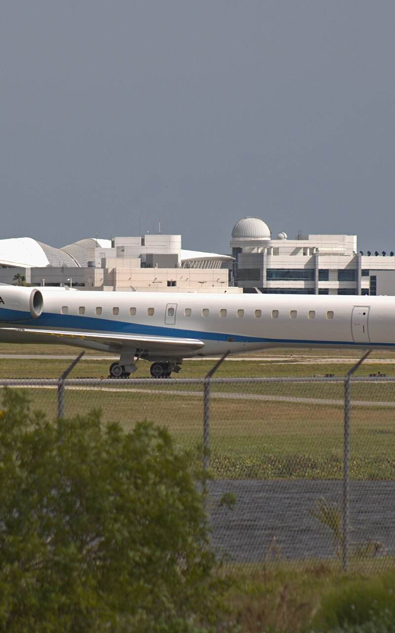 N49VA - Embraer