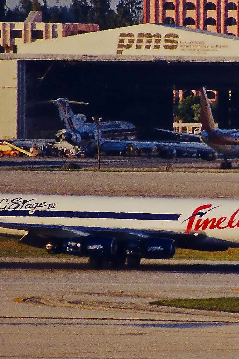 N57FB - Douglas