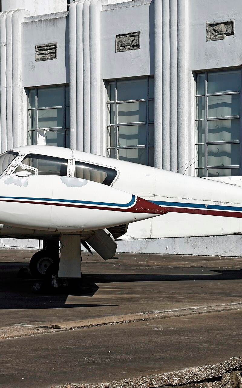 N61DS - Twin-engine aircraft