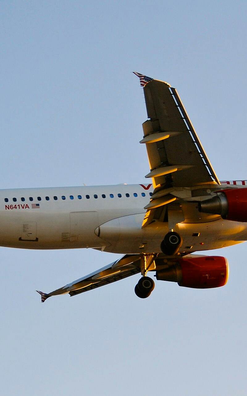 N641VA - Twin-engine aircraft