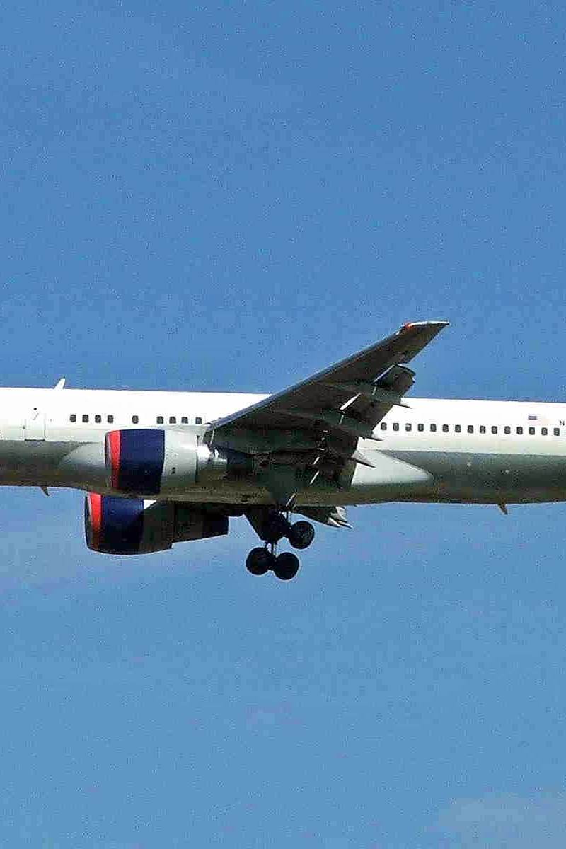 N642DL - Twin-engine aircraft