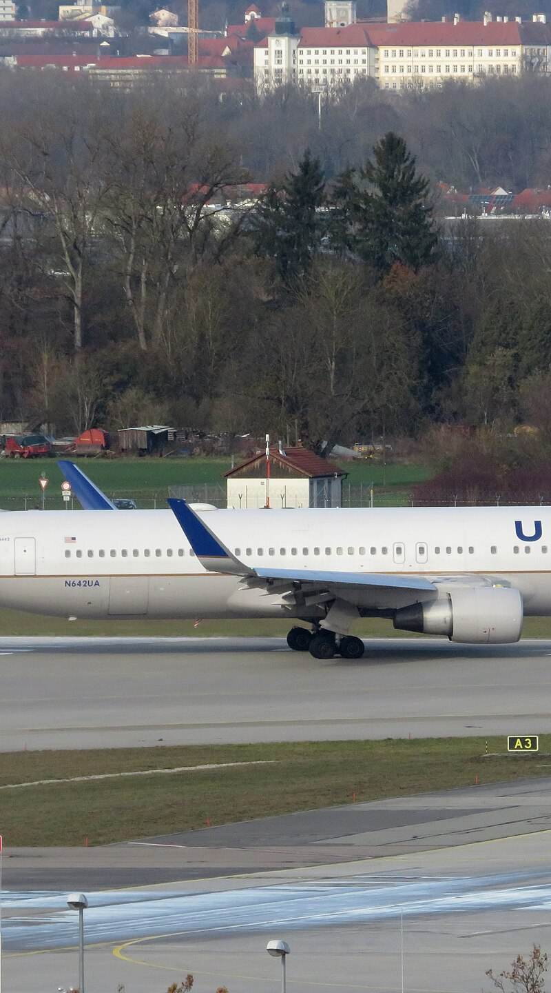N642UA - Boeing