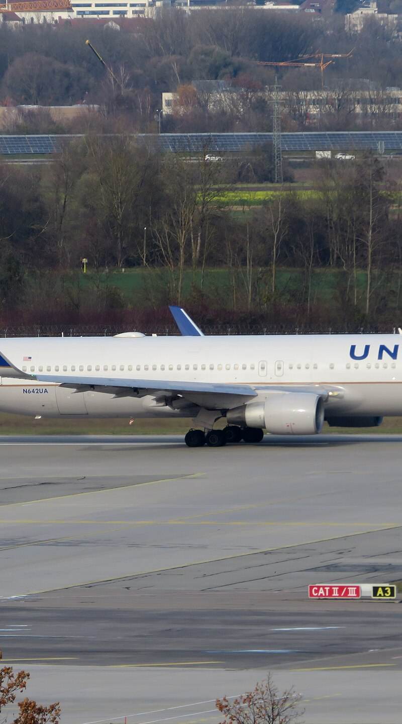 N642UA - Boeing