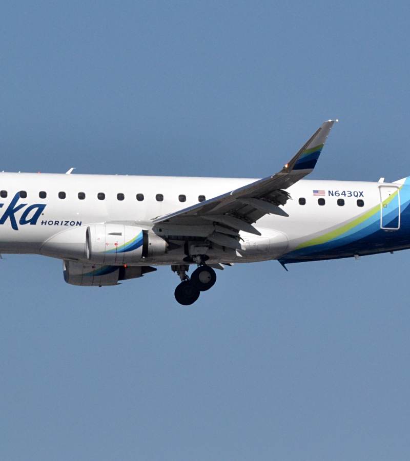 N643QX - Twin-engine aircraft