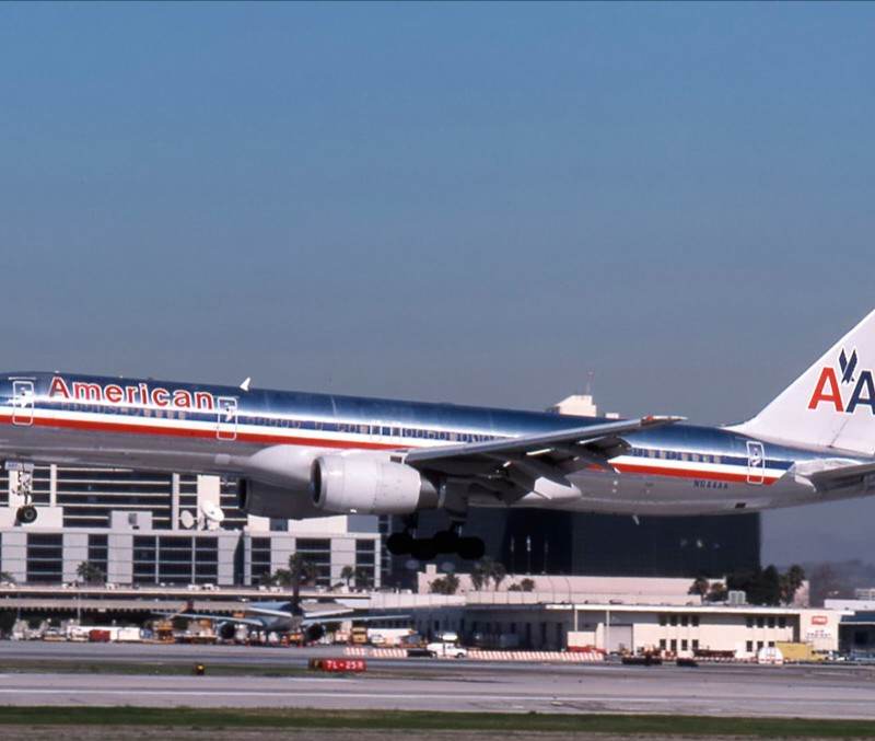 N644AA - Twin-engine aircraft