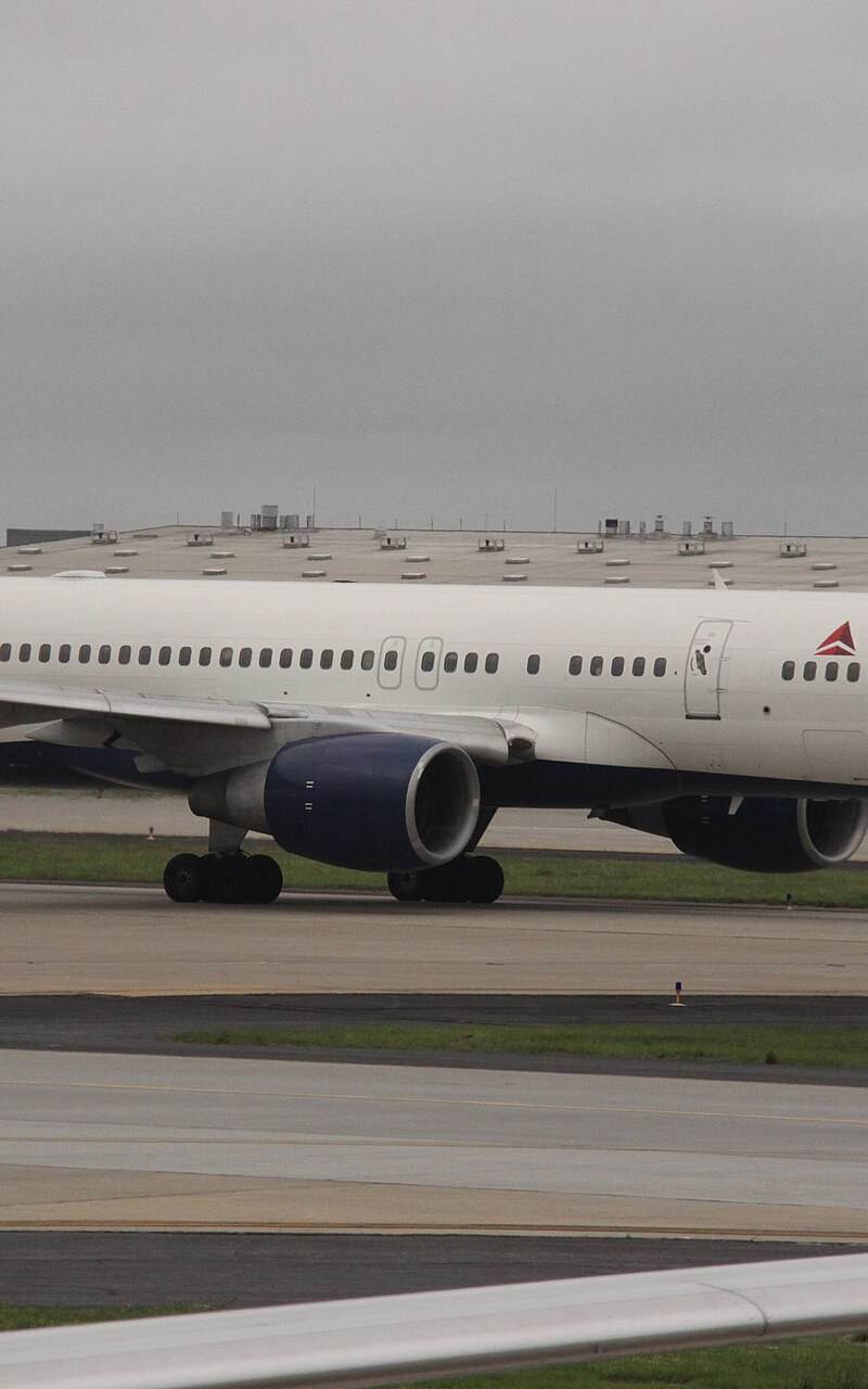 N644DL - Twin-engine aircraft