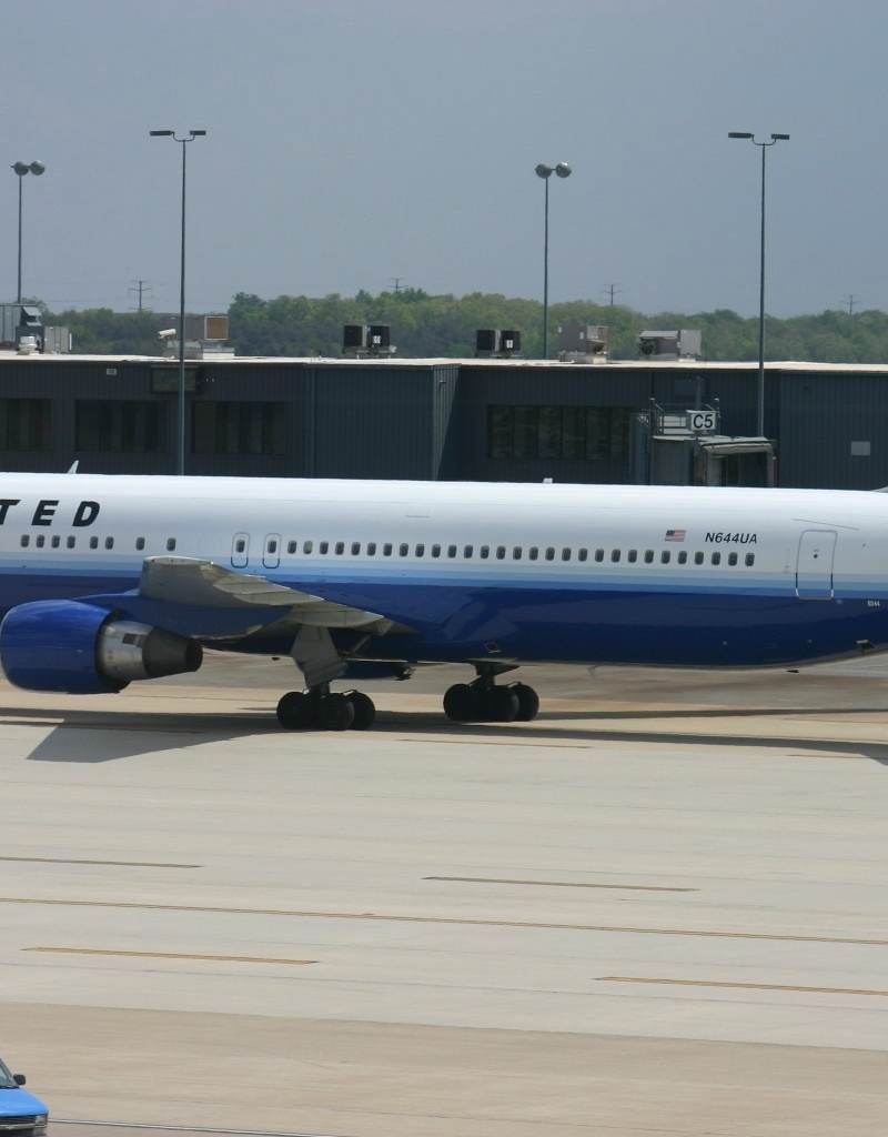 N644UA - Twin-engine aircraft