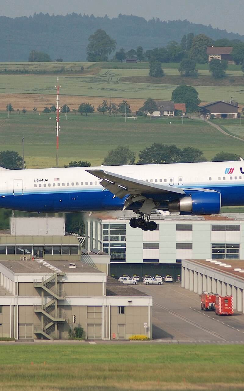 N644UA - Twin-engine aircraft