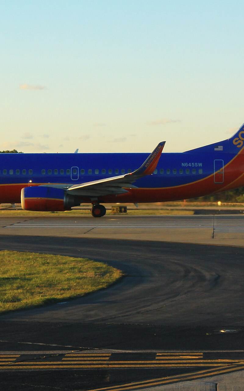 N645SW - Twin-engine aircraft