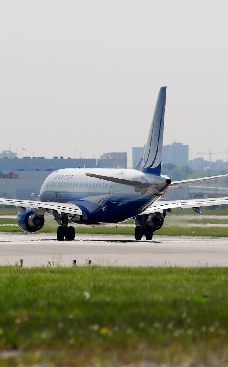 N646RW - Twin-engine aircraft